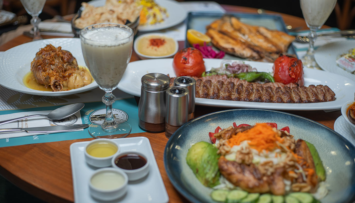 İran lezzetini İstanbul'da keşfedin. Otantik İran mutfağının tadını çıkarın ve enfes yemeklerimiz ile misafirlerinizi etkileyin. İstanbul'da keyifli bir yemek deneyimi için bizi ziyaret edin.